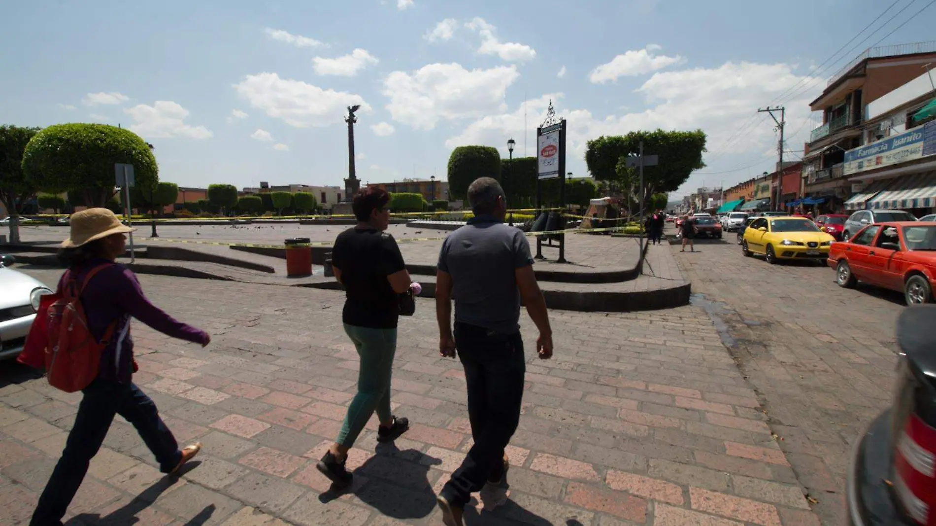 Ante incredulidad de ciudadanos, son positivas las medidas para evitar el distanciamiento social.  Foto César Ortiz  El Sol de San Juan del Río